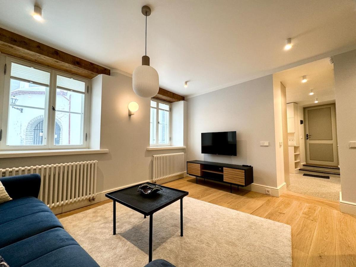 Luxury In The Heart Of Old Town Huoneisto