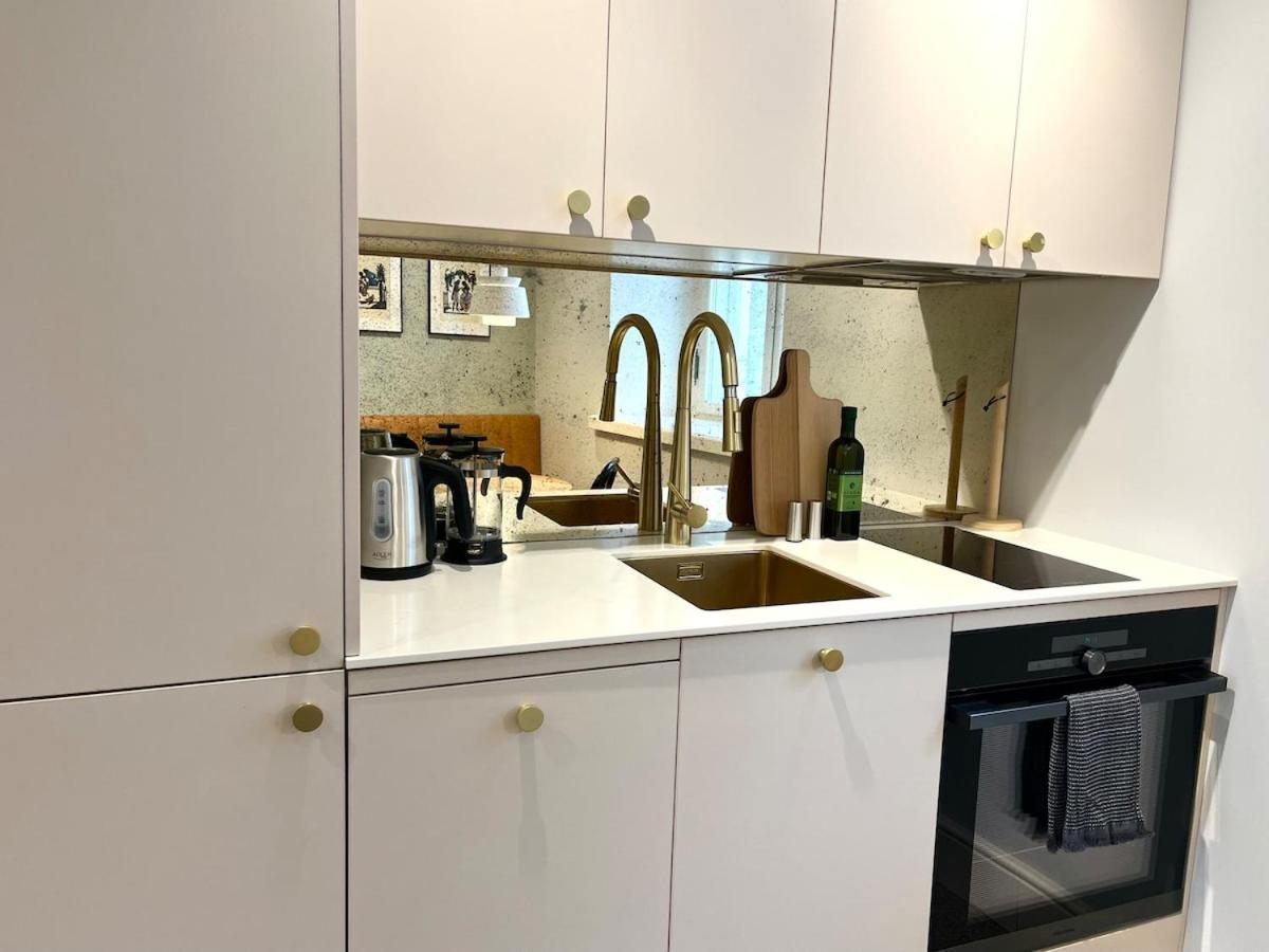 Luxury In The Heart Of Old Town Apartment *